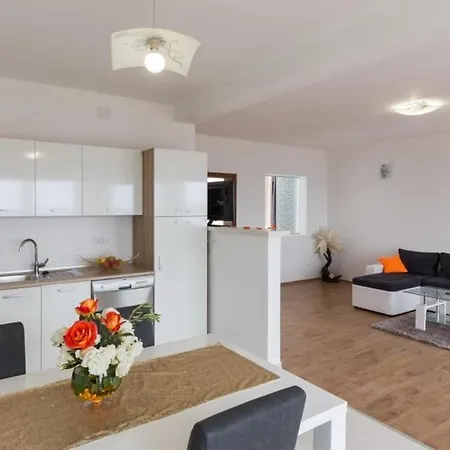 Manuela - Comfort One-bedroom With Terrace And Sea View ... Apartmán