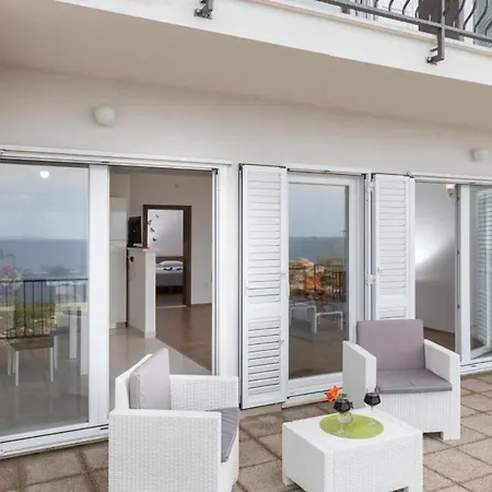 Διαμέρισμα Manuela - Comfort One-bedroom With Terrace And Sea View ... Cavtat
