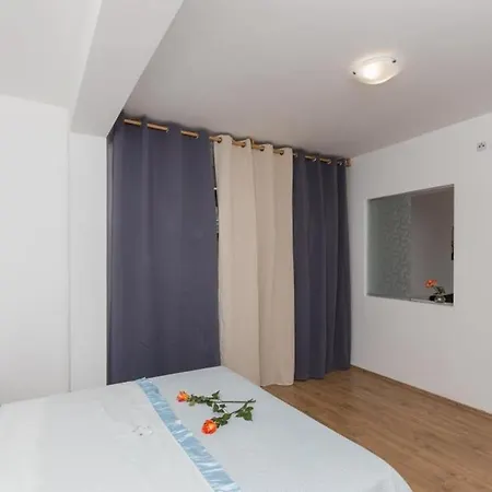 Manuela - Comfort One-bedroom With Terrace And Sea View ...